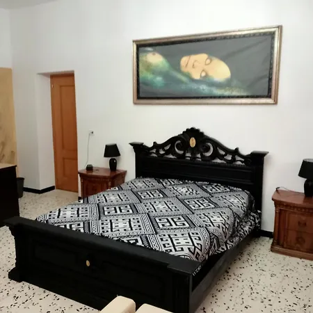 게스트하우스 Cala Licina 4*